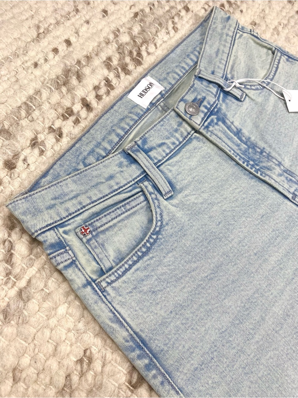 Hudson NWT Rosalie Wide Leg Jeans in Matilda Light Wash, Size 27 - Picture 4 of 10